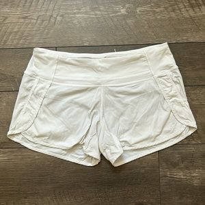 lululemon athletica- speed up short 2.5” inseam- size 8